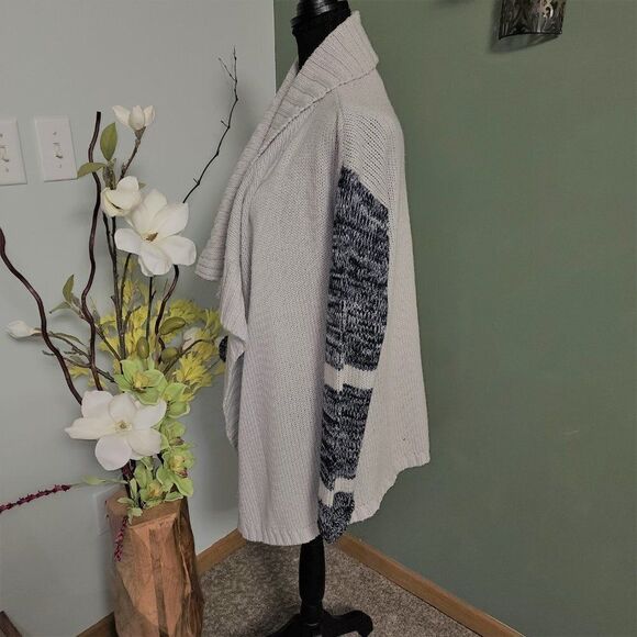 Romeo + Juliet Couture Sweater Jacket - Picture 3 of 4